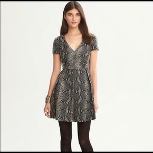 Worn once Banana Republic Heritage short sleeve black and cream snakeskin dress